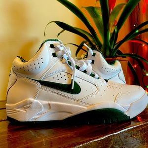 Nike air flight lite mid/ Men’s SZ 7/ white and dark green